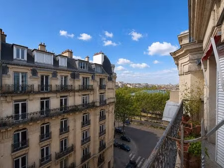 appartement 3 pièces – balcon – vue dégagée – gardien ?
