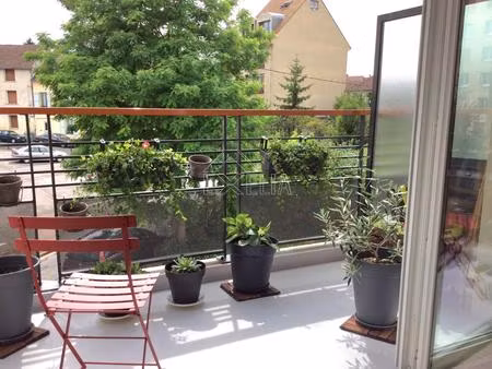 appartement 3 pièces avec 2 balcons  2 places de parkings en bord de seine à mantes-la-jol