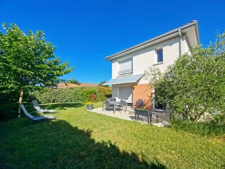 maison familiale avec jardin et garage