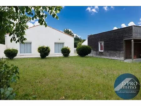 maison familiale spacieuse avec vie de plain-pied et deux garages