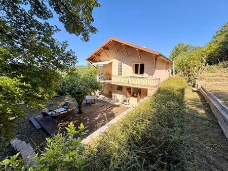 maison au bugue sur les hauteurs