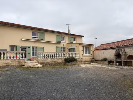 bessay (85320) au calme charmante maison en pierres renovee 3/4 chambres avec dependances 