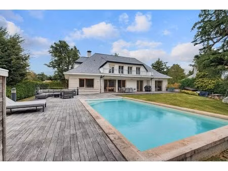 village de charme - maison de prestige meublée 300 m² — piscine chauffée
