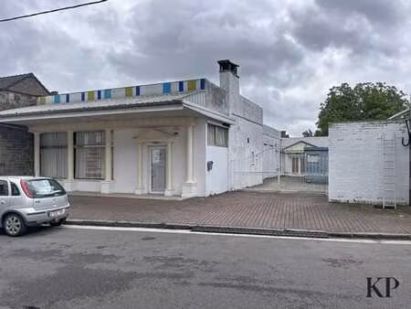 immeuble commercial  salle de réunion  habitation.