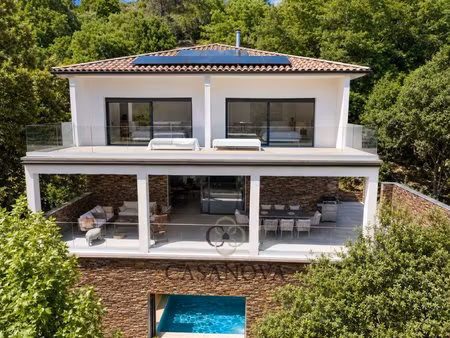 propriété avec piscine intérieure et extérieure avec terrain de 5 300 m² à sumène