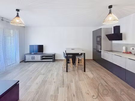 appartement metz 2 pièces - meuble - disponible de suite !