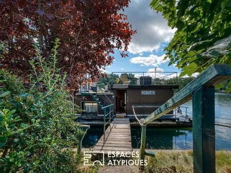 le bateau-logement au bord de la seine et proche du rer