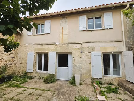 maison de ville à tonnay-charente (17430)