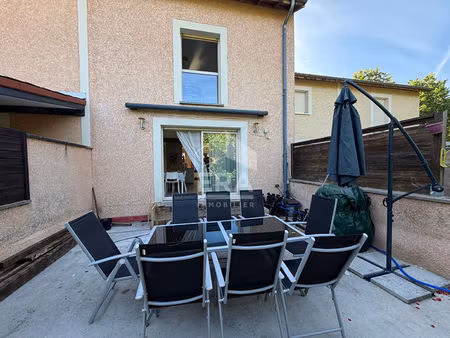 maison mitoyenne charavines 4 pièces de 85 m² avec terrasse et jardin