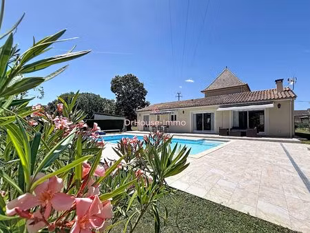 maison contemporaine avec piscine  garage et carport pour camping-car