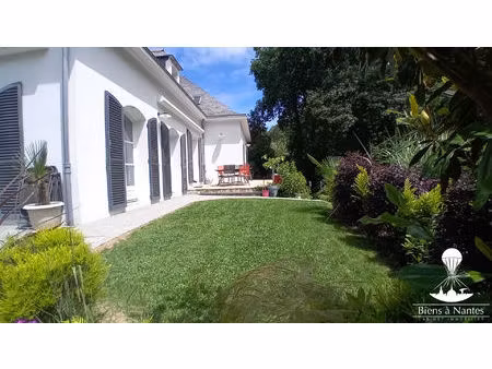 orvault maison 9 pièces 221 m² au calme.
