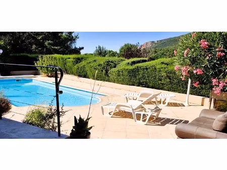 villa plain-pieds  piscine  vue panoramique