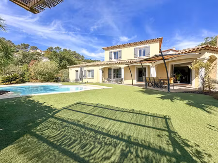 pierrefeu-du-var - villa t6 recente au calme avec piscine et garage