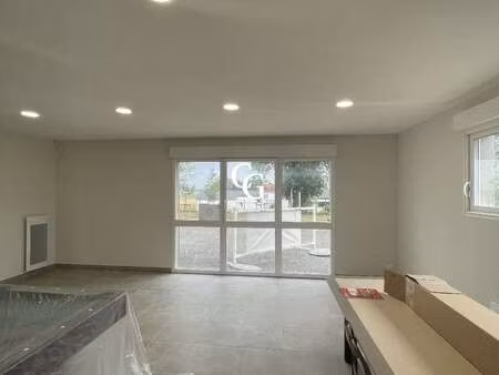 location bureaux et commerces à vieillevigne (44116) : à louer / 36m² vieillevigne