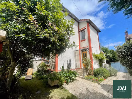 maison 6 pièce(s) 8519 m2