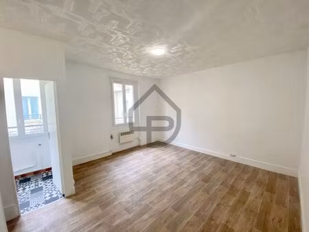 studio de 24 m² - metro saint mande