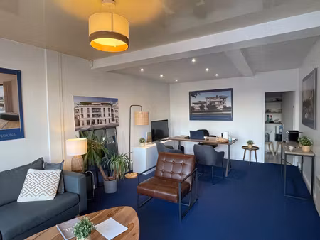 boutique ou bureau sur axe face station service - 750 m re
