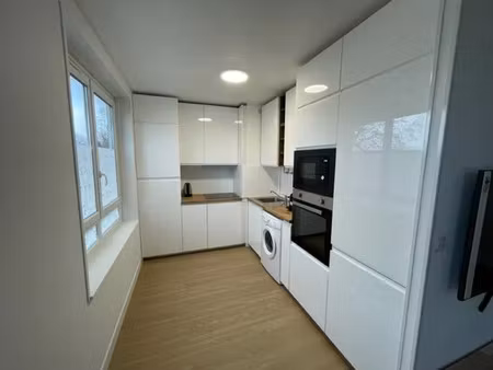 bel appartement meublé de type t3 en centre ville