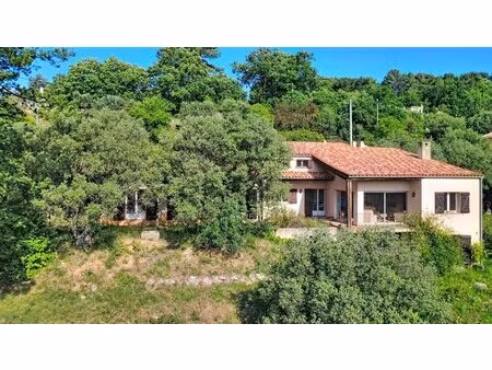 fayence fort potentiel pour cette maison de plus de 200 m² avec vue sur le village