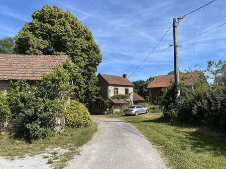maison et grange sur grand terrain