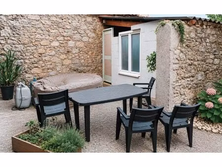 grande maison de village avec grand garage  studio et cour