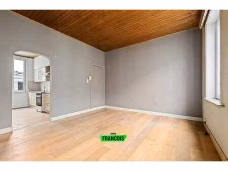 duplex à rénover avec fort potentiel  idéalement situé à pr…