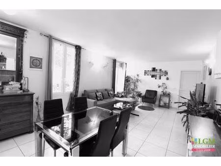 valréas (84) - bel appartement lumineux en rdc de 72 m²