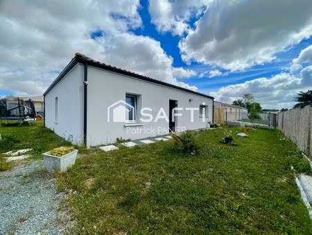 dans un environnement calme et agréable  cette maison individuelle construite en 2022 offr
