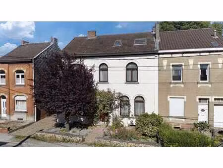 spacieuse maison bourgeoise avec joli jardin arboré