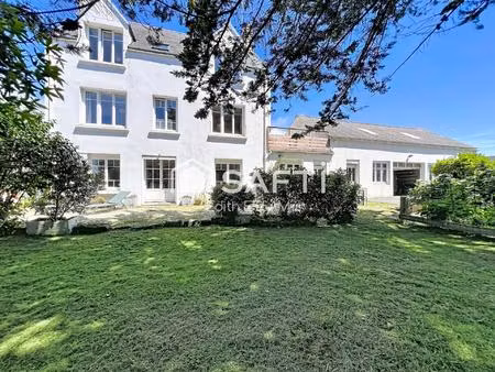 maison 9 pièces  215 m²