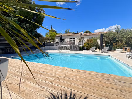 villa 180m² avec piscine  studio indépendant et vue dégagée