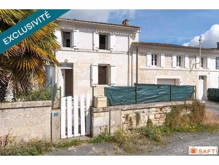 maison de village en pierre avec cour et jardin