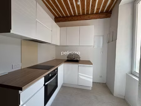 eyguieres - maison de village t3 en centre village - 47.47 m2