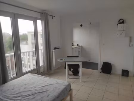 location meublée appartement 1 pièce 31 m² à clichy (92110)  985 €