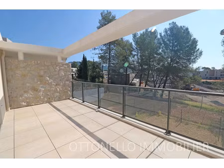 location appartement 2 pièces 41 m² à roquebrune-sur-argens (83520)  790 €
