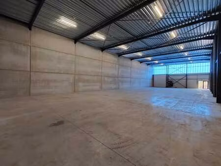 espace d'entrepôt prêt à l'emploi (573 m²) à louer à ostende