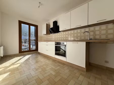location appartement 3 pièces 70.23 m² à saint-michel-de-maurienne (73140)  995 €