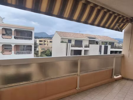 location appartement 2 pièces 60.98 m² à sanary-sur-mer (83110)  1 185 €