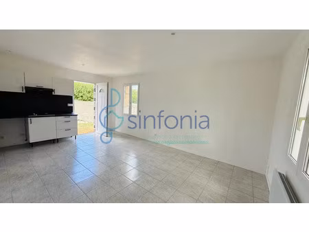 location maison 2 pièces 40 m² à arpaillargues-et-aureillac (30700)  850 €