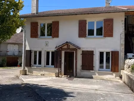 location maison 5 pièces 130 m² à saint-hymetière (39240)  600 €