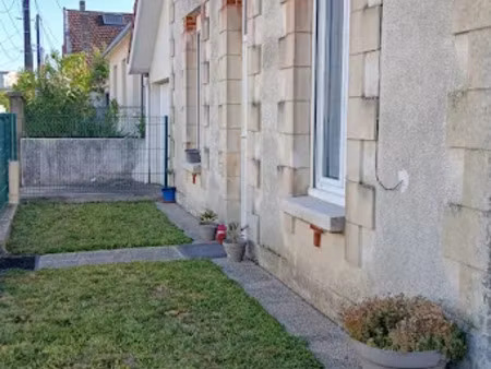 location maison 4 pièces 107.18 m² à saintes (17100)  800 €