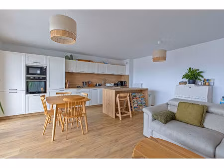 appartement t3 avec balcon et garage