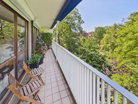 appartement f4 avec deux balcons  cave et box en sous-sol