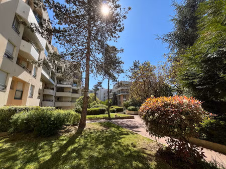 appartement saint-cloud / 2 pièces 51.76 m2 / face à l'hippodrome