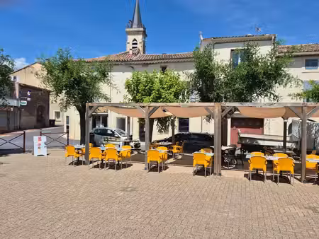 immeuble de rapport avec restaurant et appartements à puimisson