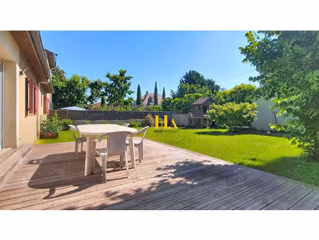 exclusivité - bésayes : maison de plain-pied d'environ 113m² avec piscine et garage indépe