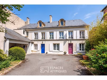 la maison historique en plein centre ville avec grand jardin sans vis-à-vis