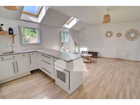 quartier hermitage - f2 en duplex avec stationnement
