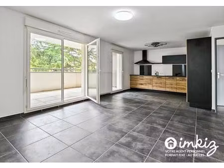 appartement 3 pièces traversant avec balcon 10 m²