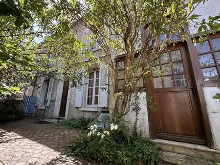 auxerre - aux portes du centre-ville - maison familiale de 158 m²